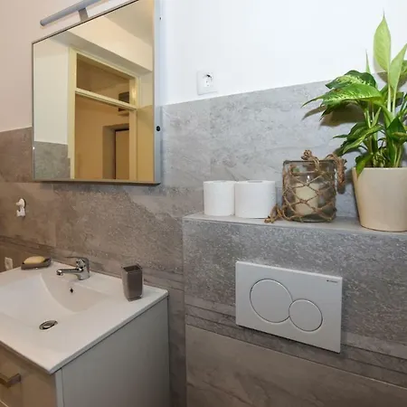 Hugo Apartment