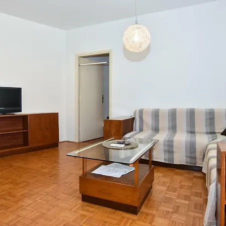 Hugo Apartment