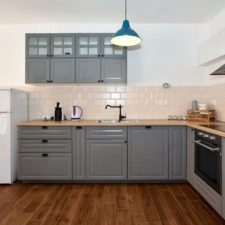 Hugo Apartment