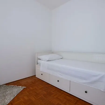 Hugo Apartment